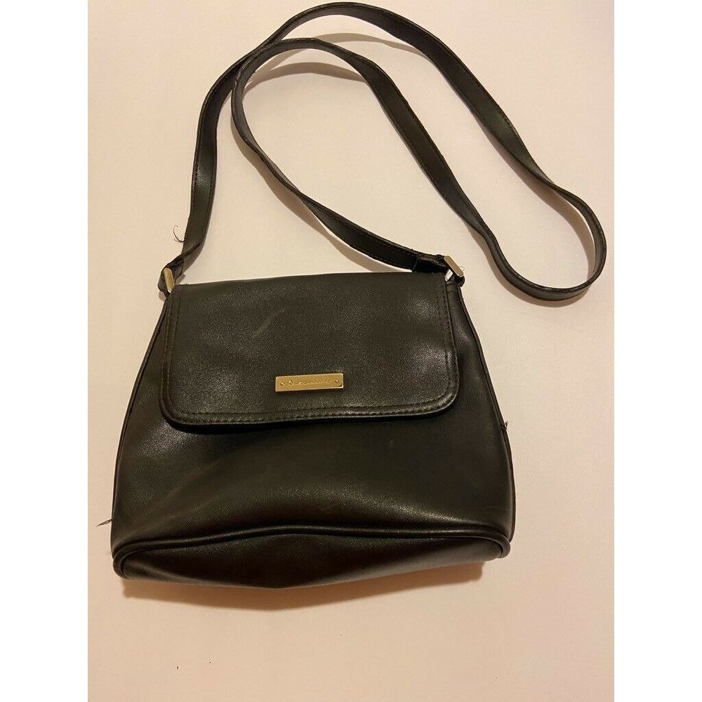Liz Claiborne Womens Crossbody Flap Bag Black